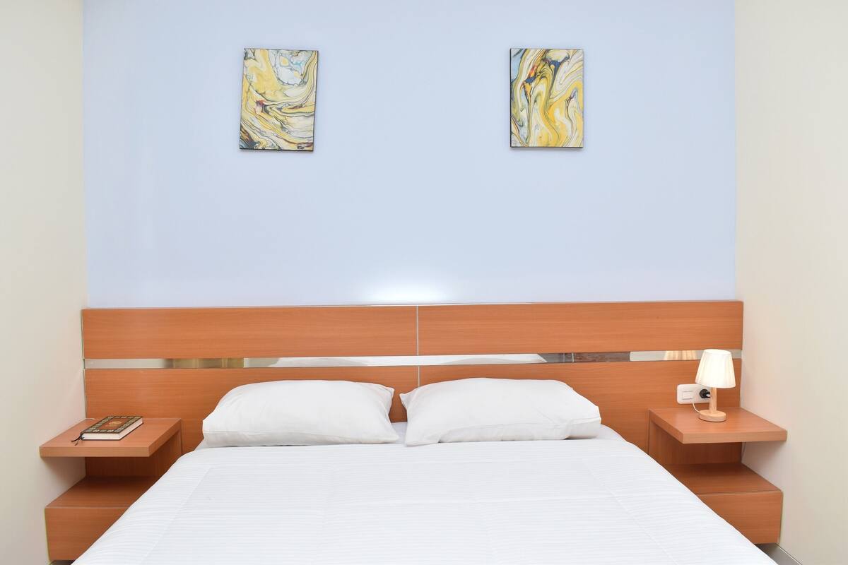 Desk, WiFi (free), bed sheets