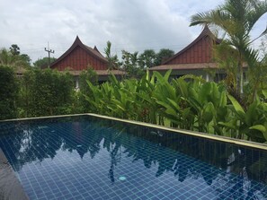 Hồ bơi ngoài trời 