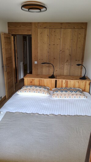 1 bedroom, in-room safe, desk, iron/ironing board