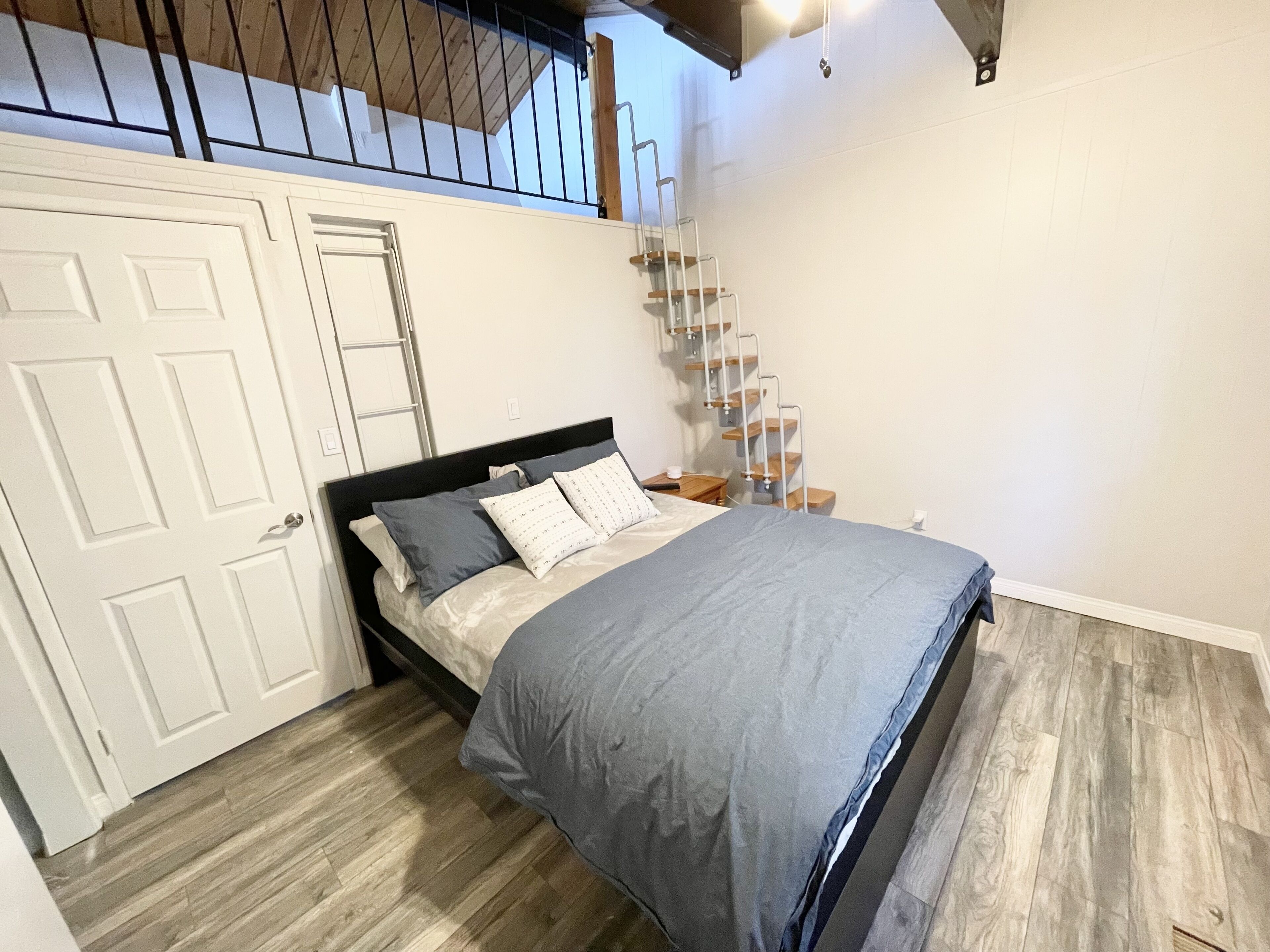 Modern cabin with all the comforts of home and stunning views!