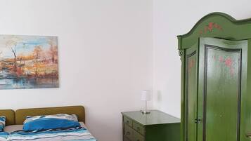 2 Schlafzimmer, Reisekinderbett, kostenloses WLAN, Bettwäsche