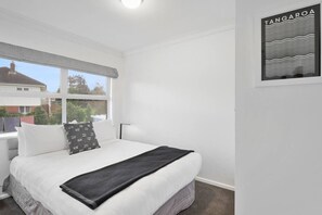 Unclassified image, 2 of 26, button - Renovated Takapuna 2BR Apt | Parking & Skytower (Auckland North Shore)