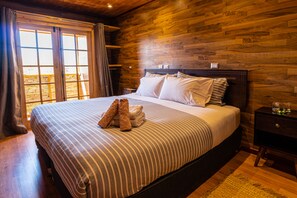Habitación superior, balcón | Wifi gratis y ropa de cama 