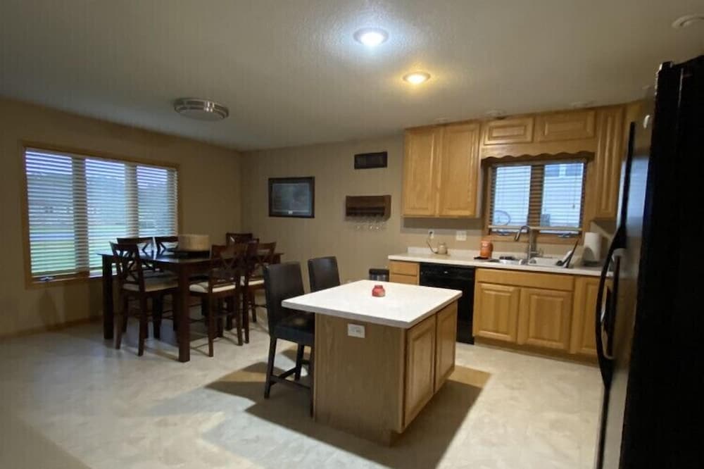 Golf/Hunting/Fishing/ATV Retreat. One level home