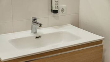 Shower, hair dryer, heated floors, towels