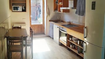 Køleskab, mikrobølgeovn, ovn, kogeplade