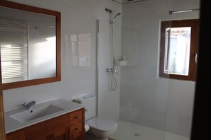 Shower, free toiletries, hair dryer, towels