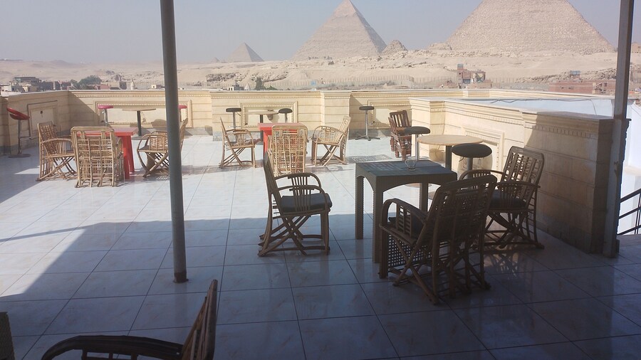 ZEINA PYRAMIDS INN