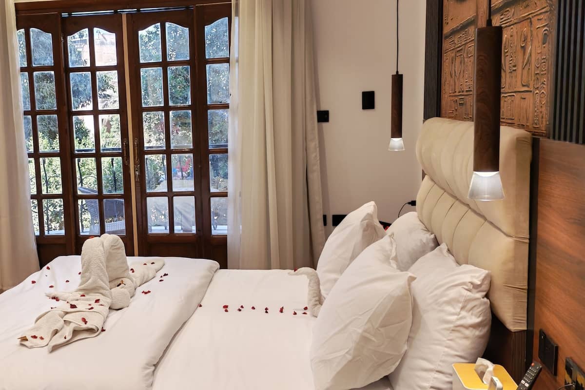 Luxe kamer | Pillowtop-bedden, een minibar, verduisterende gordijnen