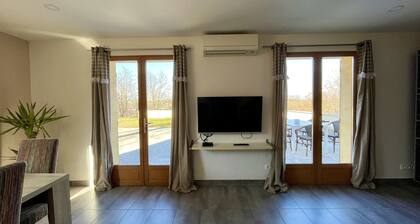 Maison spacieuse avec grand jardin et parking Ă 20 min de Lyon