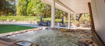 Designer Private Estate w/Pool, Hot Tub & Bocce on Westside!