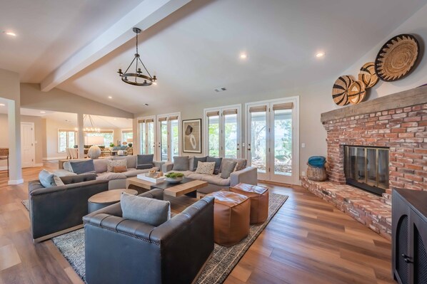 Smart TV, fireplace, offices