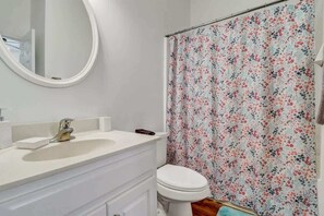 Een douche, handdoeken