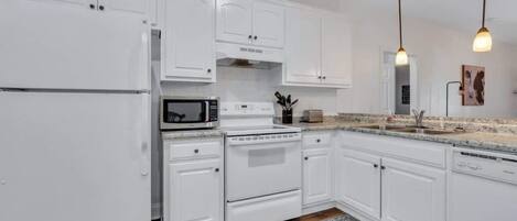 Fridge, microwave, stovetop, dishwasher