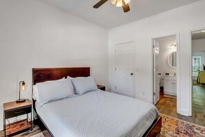 4 bedrooms, WiFi, bed sheets - Eagle's Refuge - Close to GSU & Paulson Stadium (Statesboro)