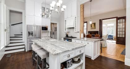 Breathtaking Victorian Mansion~2 Blocks to Cathedral~HUGE Hidden Arcade~Theatre!