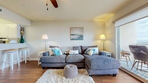 Téléviseur connecté, lecteur de DVD, livres