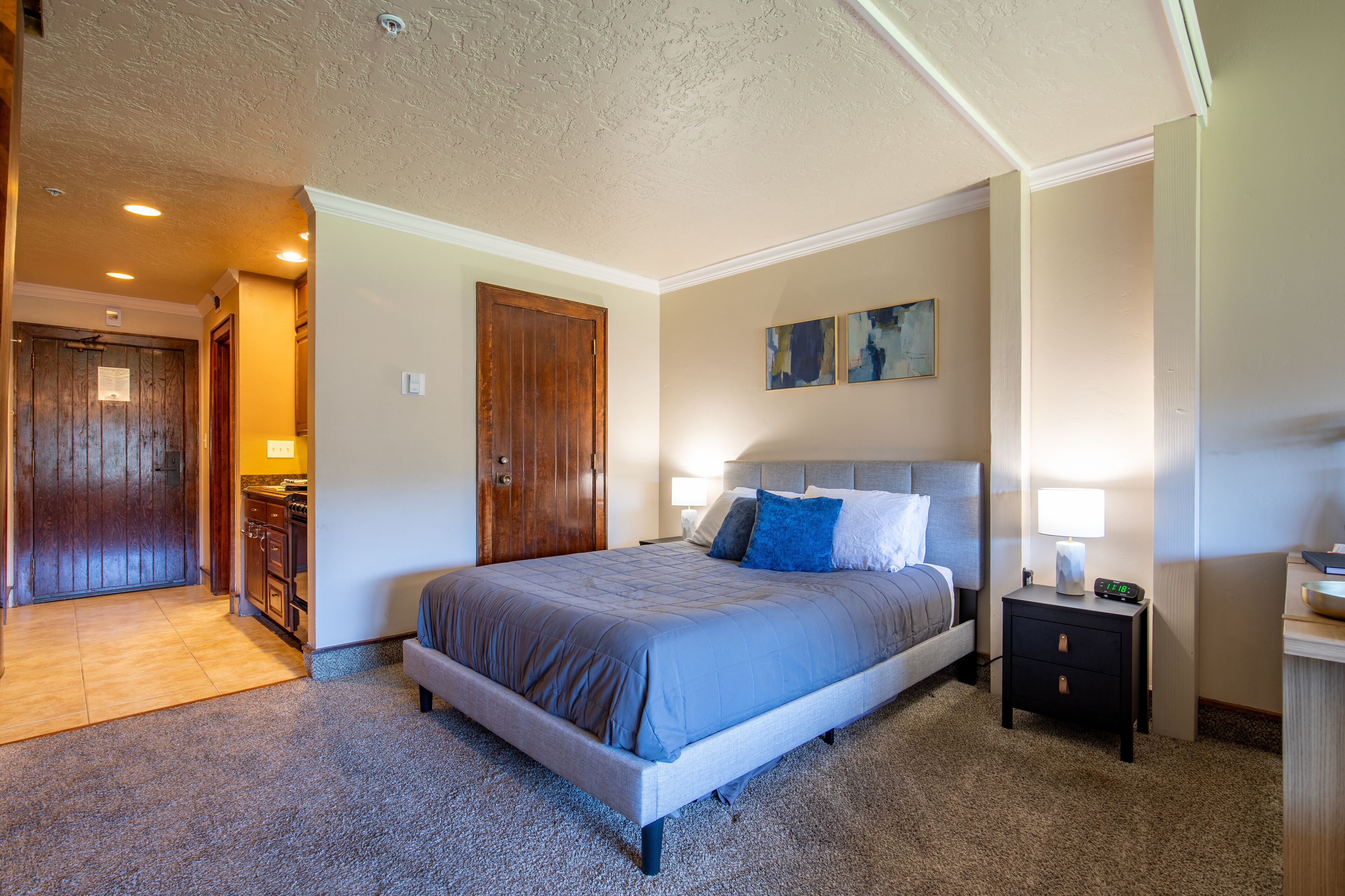 Tamarron Loft Condo - Ski/Hot Tub/Pool/Gym/Mtn Views