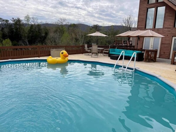 Pool - Large lake home with room to play. (Campbell County)