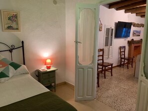 3 bedrooms, free WiFi - Casa Rural Sierra Tórtola 1 (Hinojales)