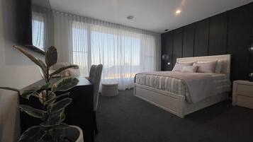4 habitaciones, escritorio, tabla de planchar con plancha y wifi gratis