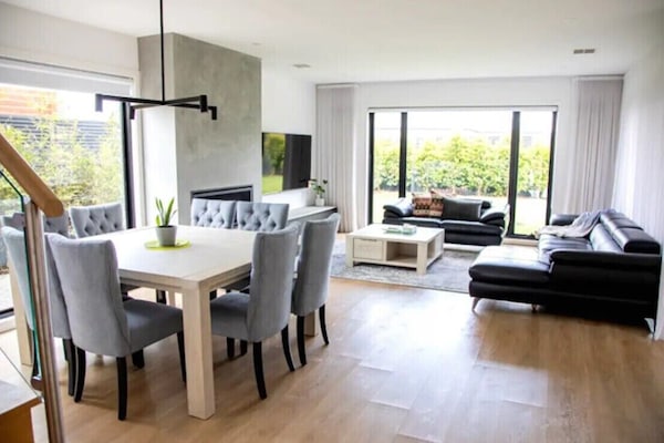 Smart TV, fireplace, stereo, computer monitors