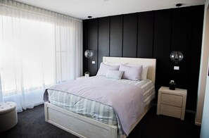 4 bedrooms, desk, iron/ironing board, free WiFi