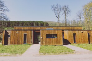 Exterior - Gîte du Domaine d'Haulmé sleeps 19 on 21 Ha of land (Haulmé)