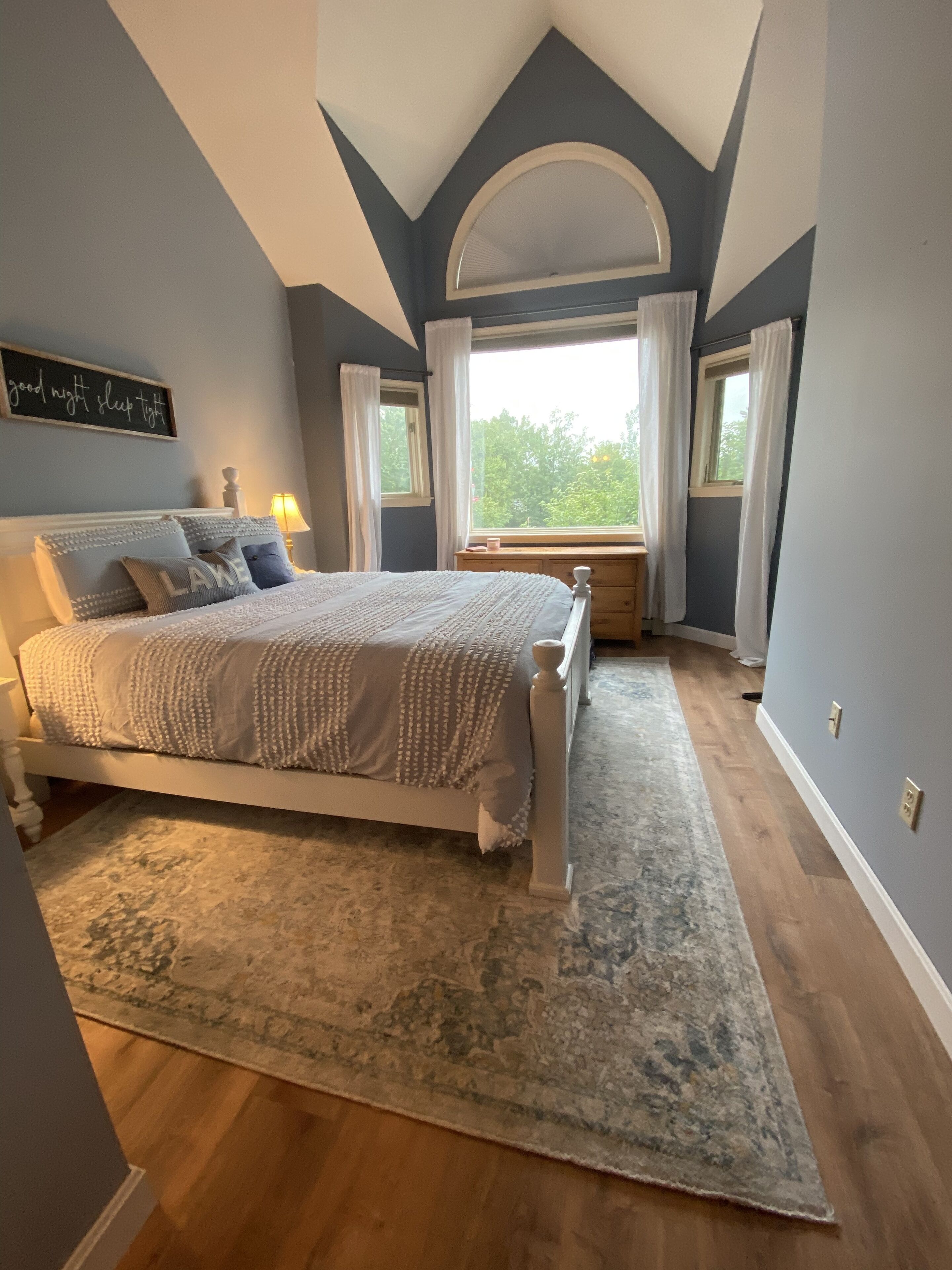 Townhome on winnepesaukee private beach 15 min to gunstock MONTHY rental