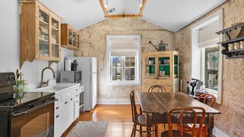 Comfort House, Multiple Beds | Private kitchen | Coffee/tea maker