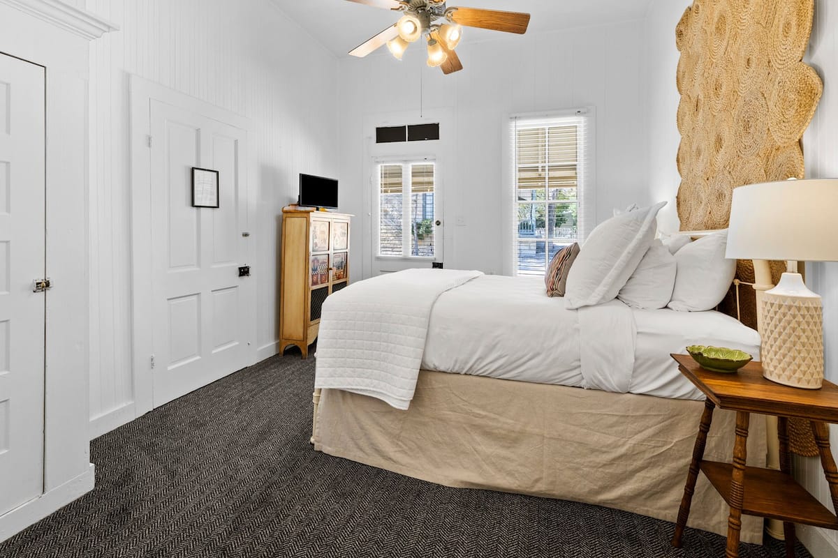 Deluxe-rum - 1 queensize-säng | Strykjärn/strykbräda och gratis wi-fi