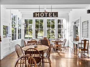 Dining - Meyer Hotel (Comfort)