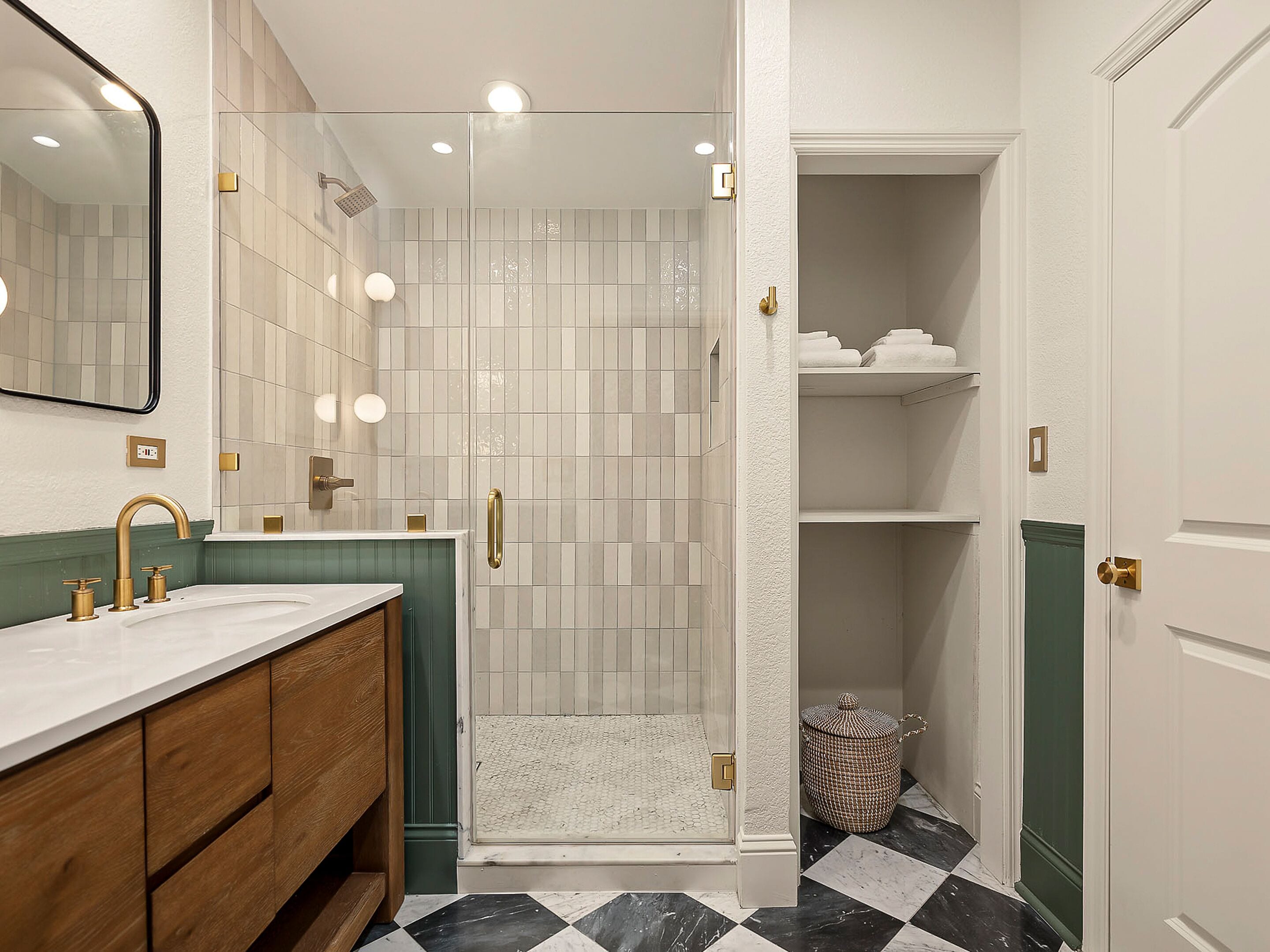 Premier Cabin, 1 King Bed | Bathroom