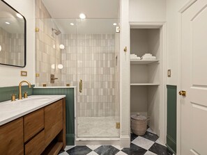 Premier Cabin, 1 King Bed | Bathroom | Combined shower/tub, hair dryer, towels, soap - Meyer Hotel (Comfort)