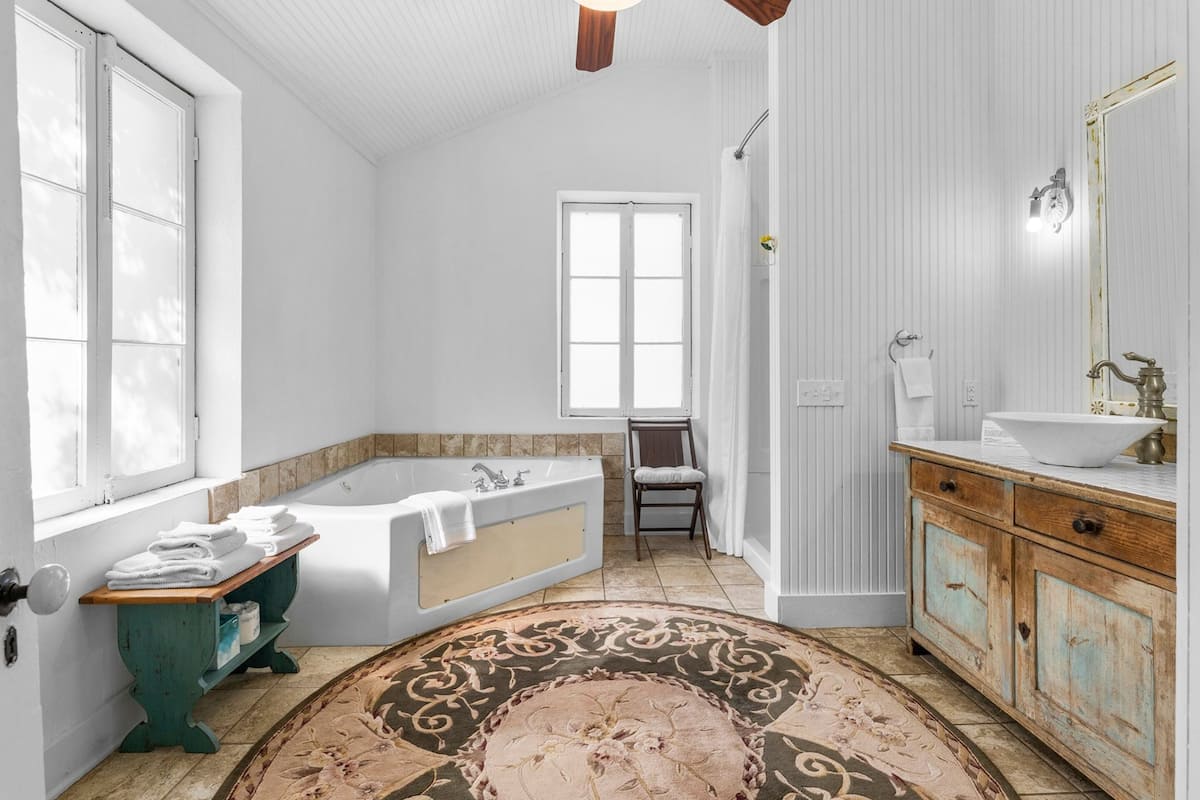 Hus Comfort - flera sängar | Badrum | Badkar/dusch, hårtork, handdukar och tvål