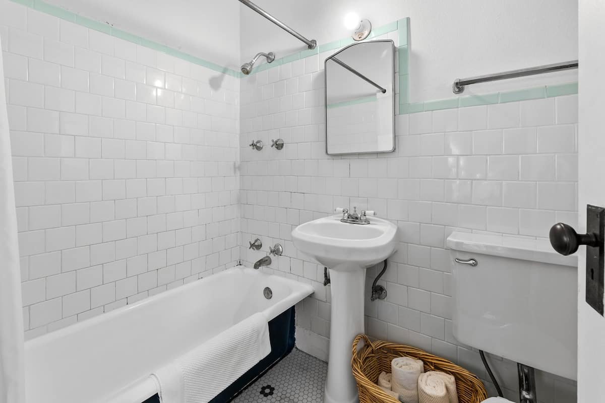 Studiosvit Deluxe - flera sängar | Badrum | Badkar/dusch, hårtork, handdukar och tvål