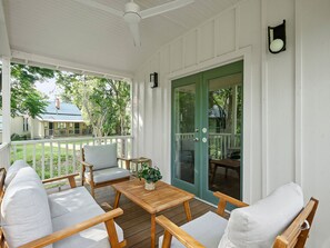 Premier Cabin, 1 King Bed | Balcony - Meyer Hotel (Comfort)