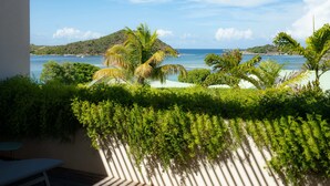 A view of a tropical resort with a pool, palm trees, and a clear blue sky. - Le Martin Boutique Hôtel (Cul de Sac)