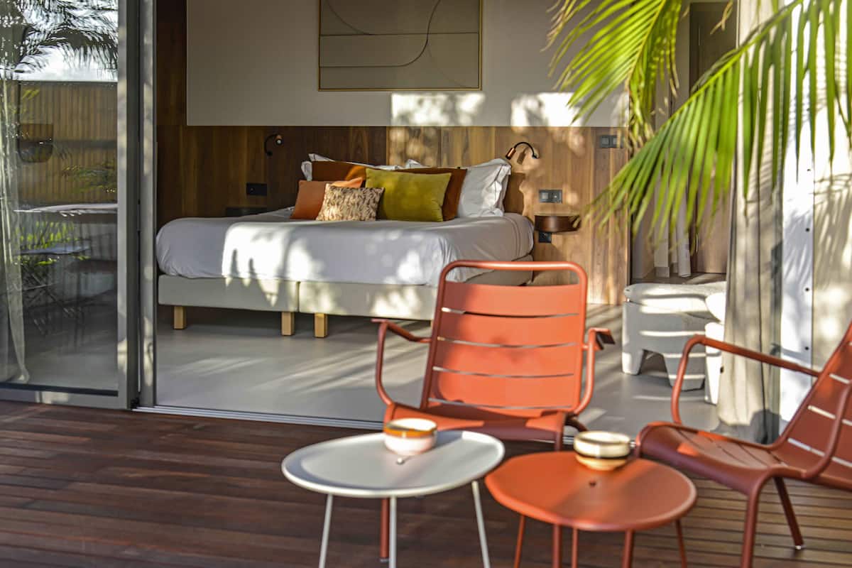 Deluxe Double or Twin Room, Accessible, Garden View | Frette Italian sheets, premium bedding, Select Comfort beds, minibar