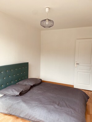2 bedrooms, iron/ironing board, WiFi - Apartment with private parking (Dijon)