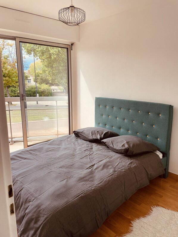 2 slaapkamers, een strijkplank/strijkijzer, wifi