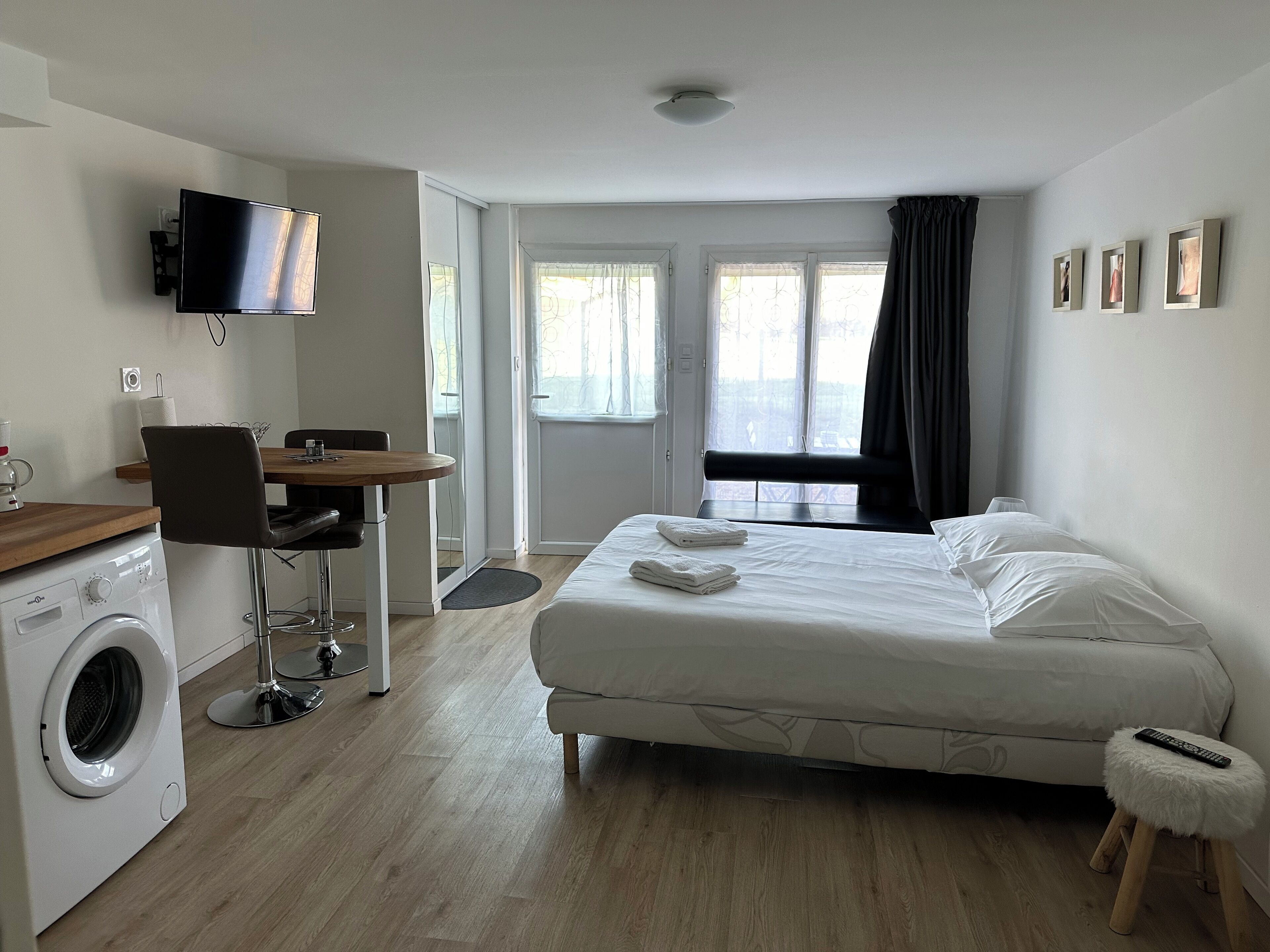 1 chambre, coffres-forts dans les chambres, bureau