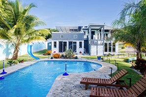 Outdoor pool - Oceanfront Villa w/2 Pools + water slide & Tennis/Pickleball Court (Vega Baja)