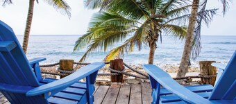 Luxury Oceanfront Villa: Private Pools, BBQ! Your Perfect Getaway!