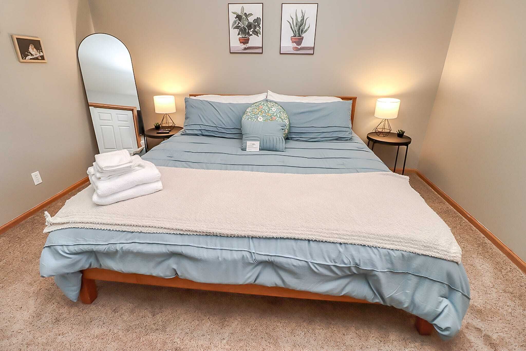 4 bedrooms, iron/ironing board, WiFi, bed sheets