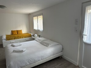 1 bedroom, in-room safe, desk, iron/ironing board - Tours-Fondettes - Touraine Loire Valley (Fondettes)
