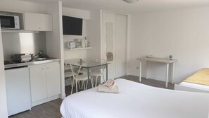1 bedroom, in-room safe, desk, iron/ironing board - Tours-Fondettes - Touraine Loire Valley (Fondettes)