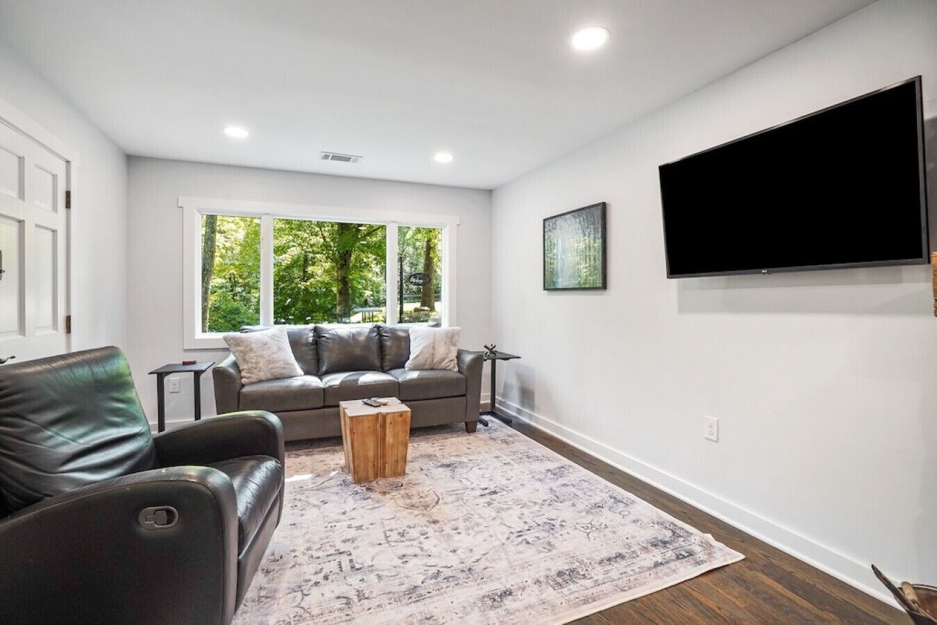 MODERN, SECLUDED 15 ACRE HOCKING HILLS RETREAT WITH BONUS CABIN!