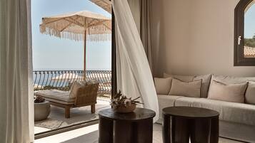 Villa – superior | Safe på rommet, blendingsgardiner og strykejern/-brett