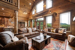 TV, fireplace - Tula & Oak House (Sevier County)